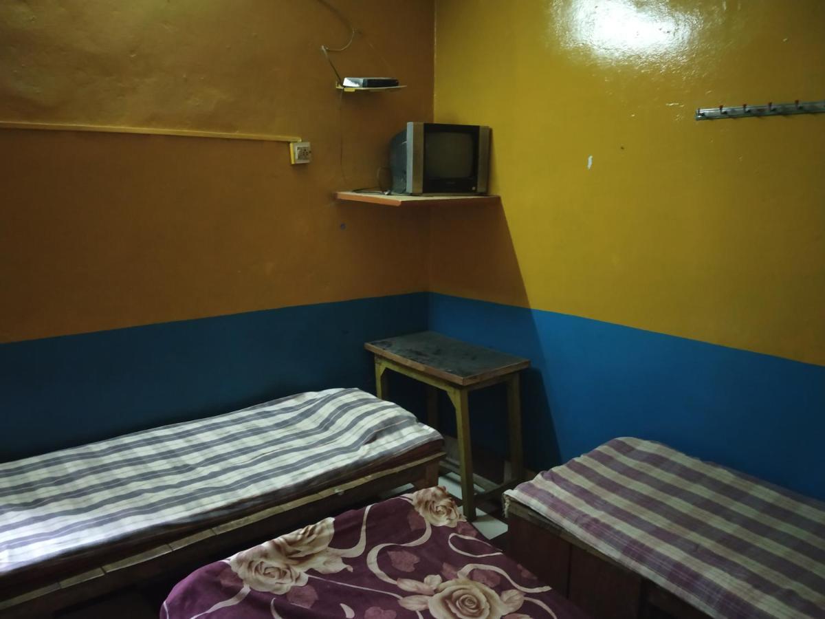 Hotel Yatri Niwas Varanasi Luaran gambar